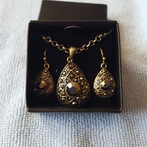 Avon Infinite Stars Pendant and Earrings